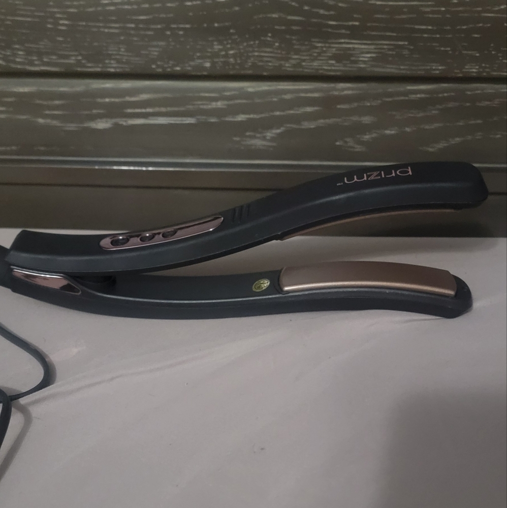 Prizm Curved Hair Straightener